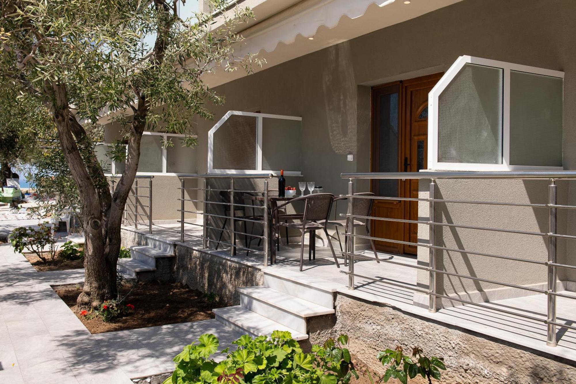 Olivento Beach Front Suites Potos Bagian luar foto