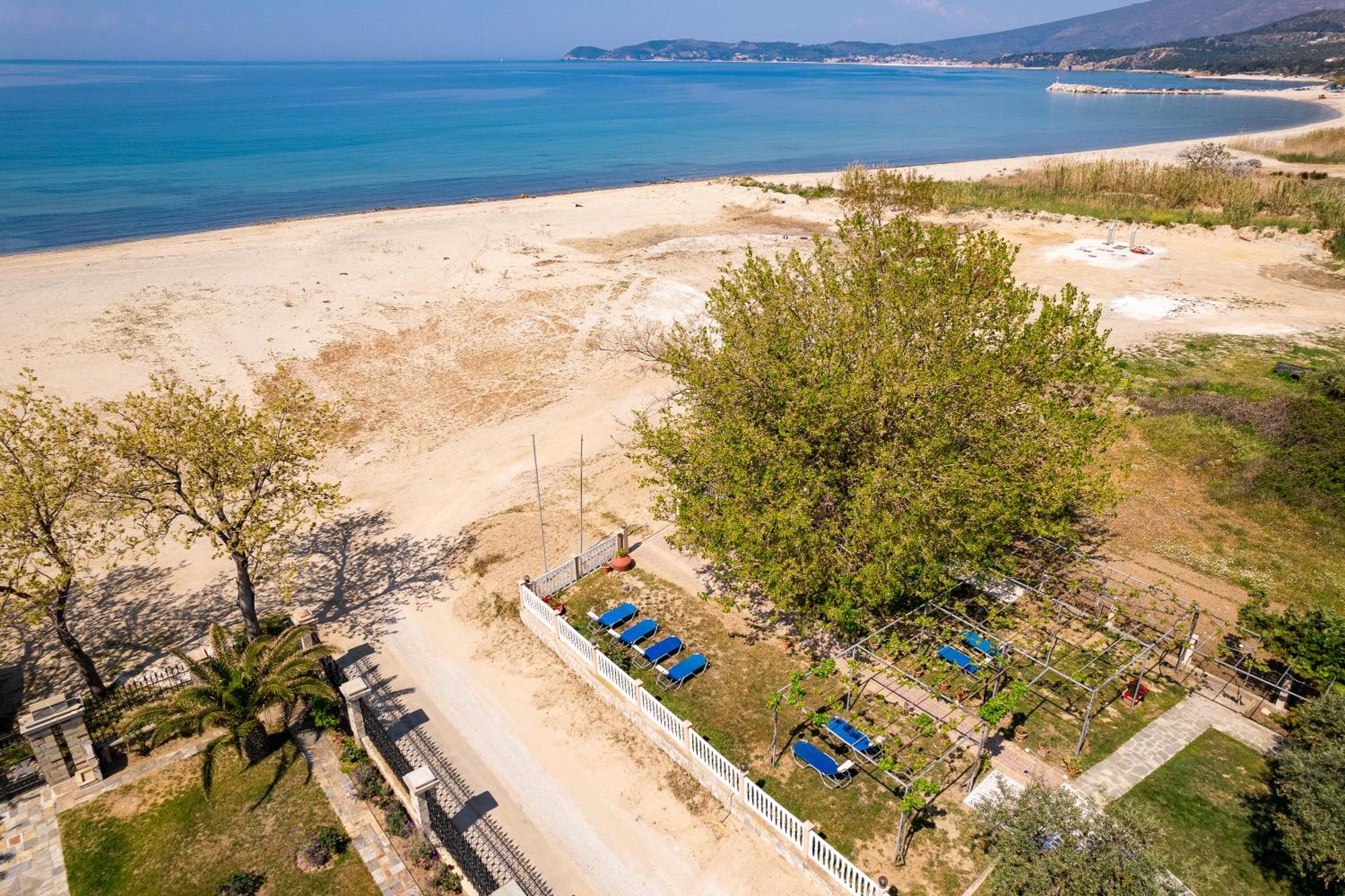 Olivento Beach Front Suites Potos Bagian luar foto