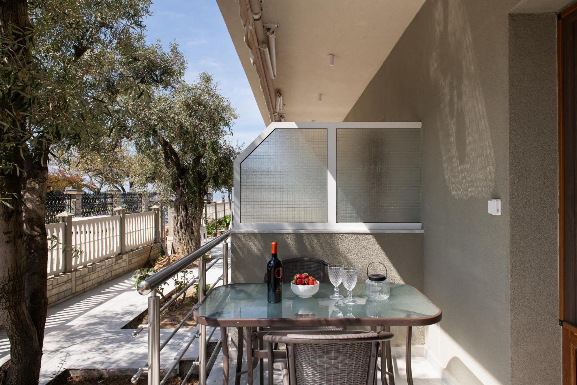 Olivento Beach Front Suites Potos Bagian luar foto