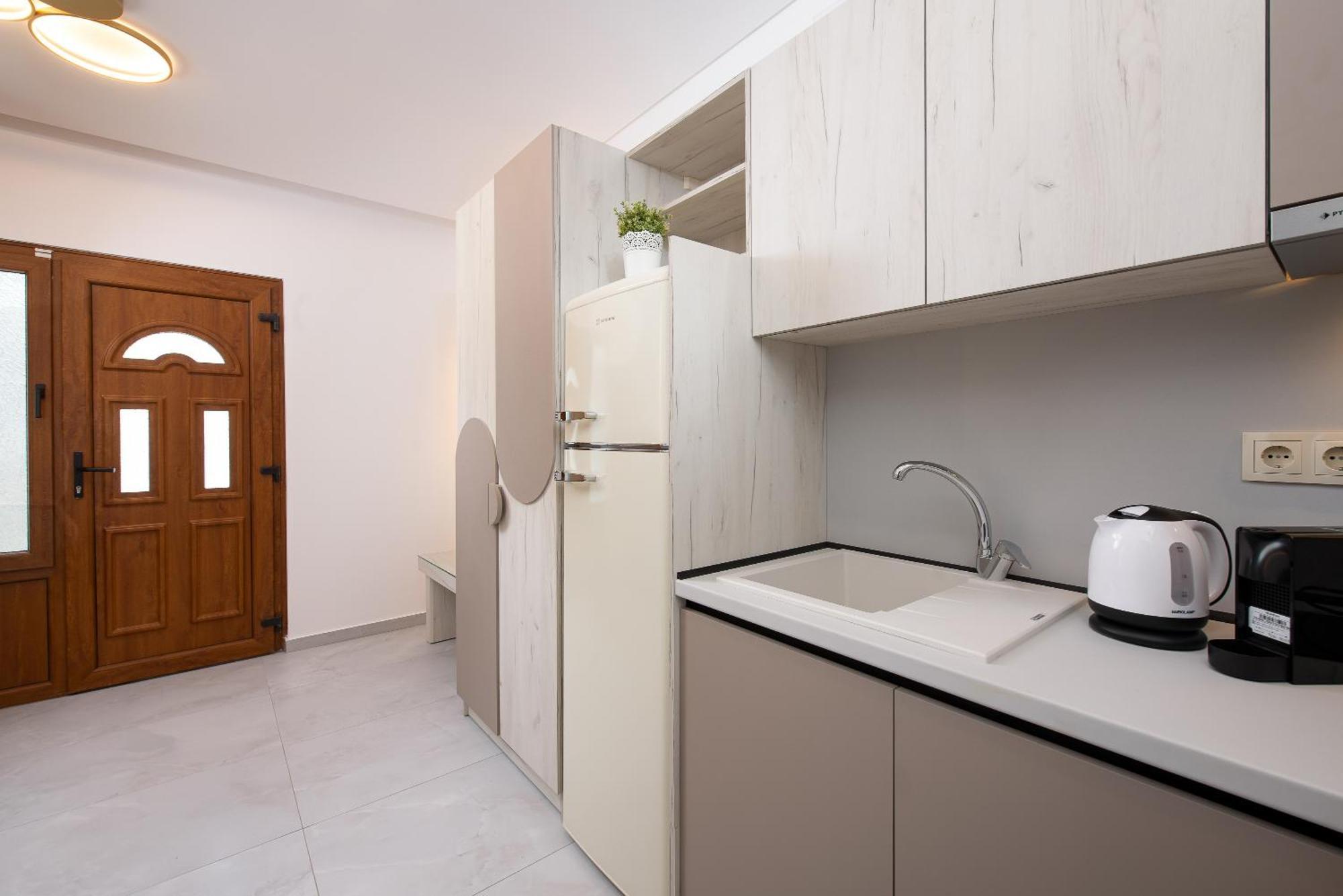 Olivento Beach Front Suites Potos Bagian luar foto
