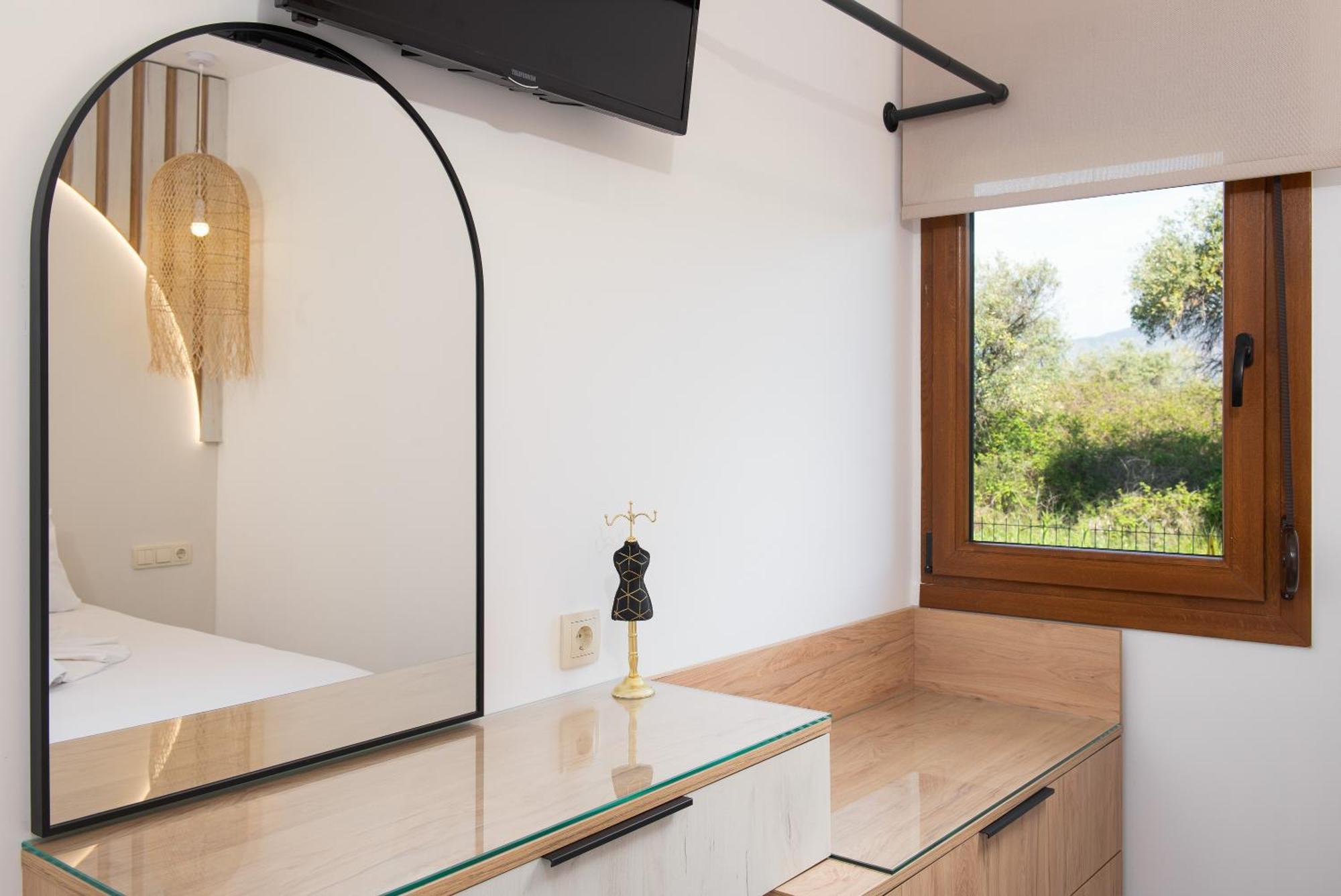 Olivento Beach Front Suites Potos Bagian luar foto