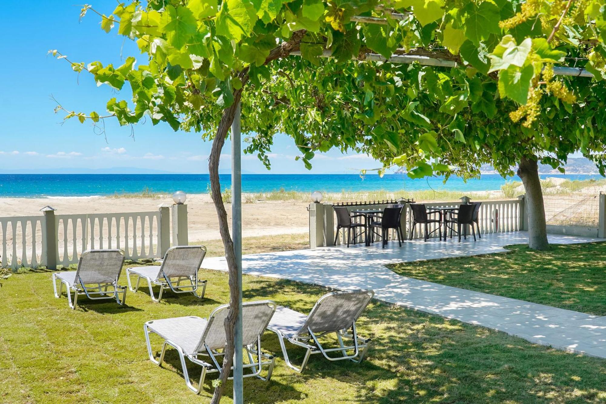 Olivento Beach Front Suites Potos Bagian luar foto