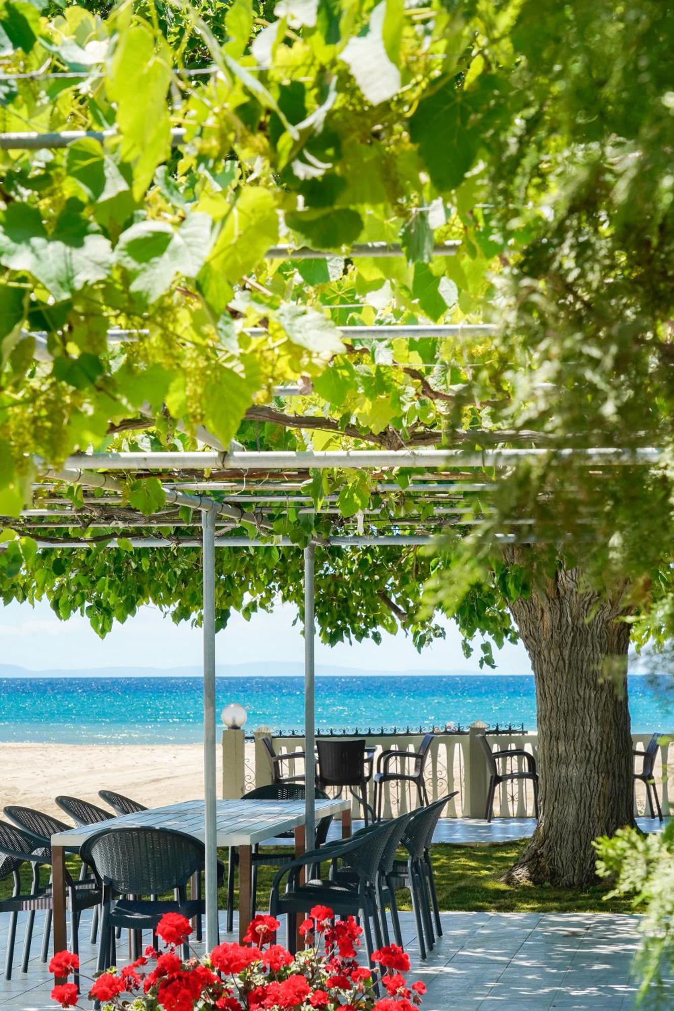 Olivento Beach Front Suites Potos Bagian luar foto